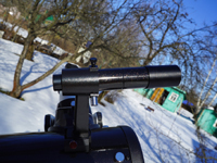 Для настройки соосности с трубой предусмотрены винты на стойке искателя