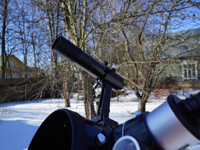 Искатель, установленный на трубу телескопа