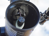 Труба телескопа внутри зачернена для устранения переотражения