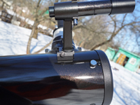 Искатель, установленный на трубу телескопа